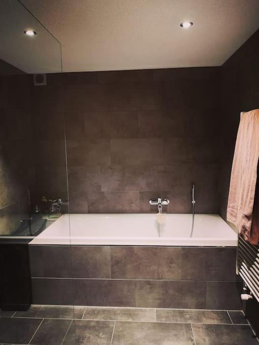 Urchige 2-Zimmerwohnung Matten  Экстерьер фото